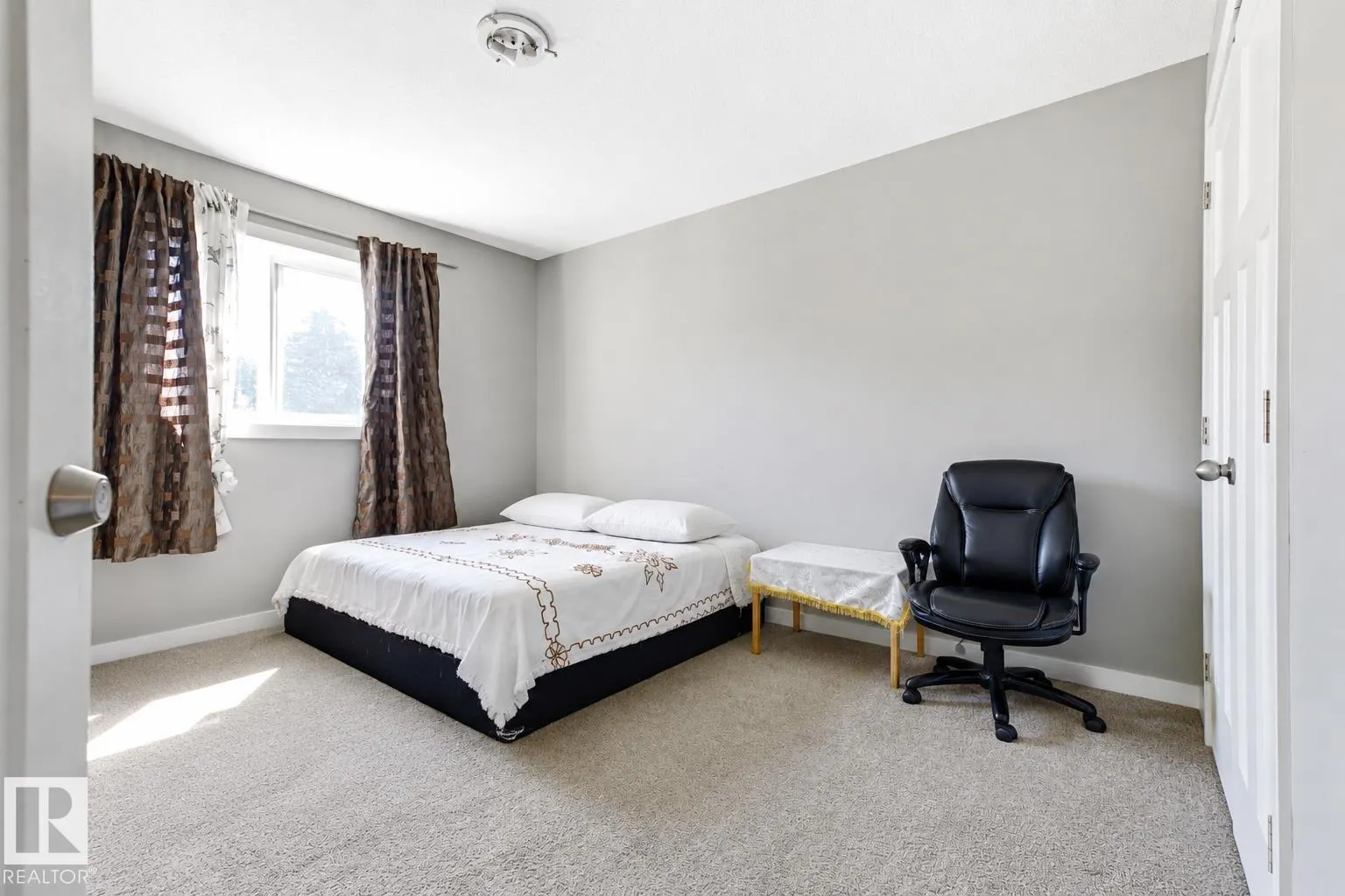 11827 56 ST NW