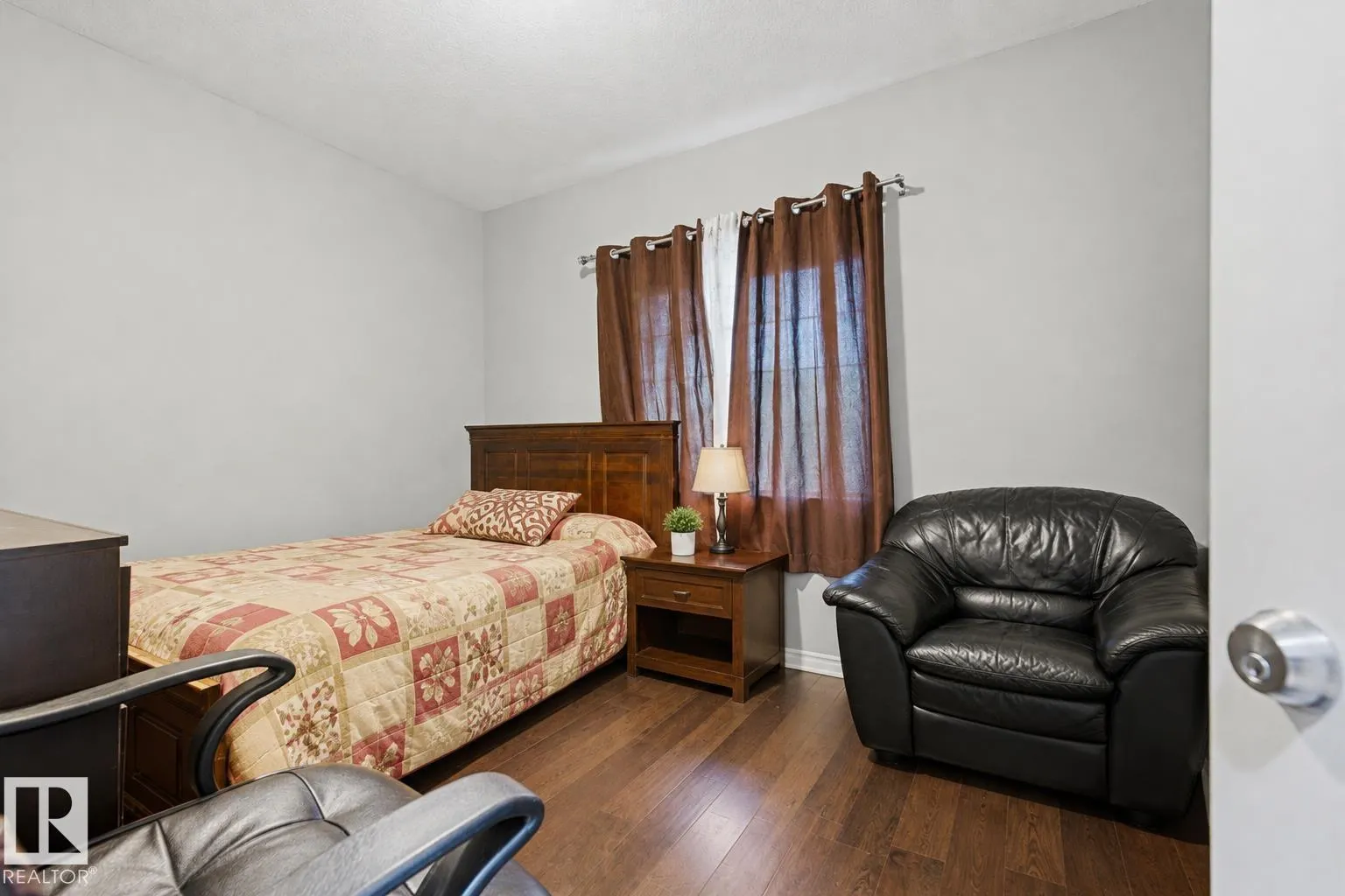 11827 56 ST NW