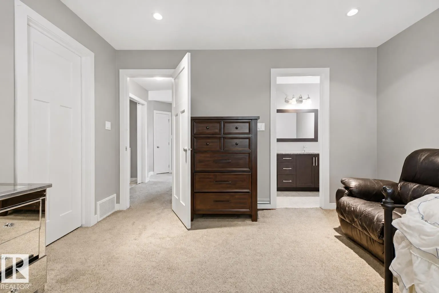 11827 56 ST NW