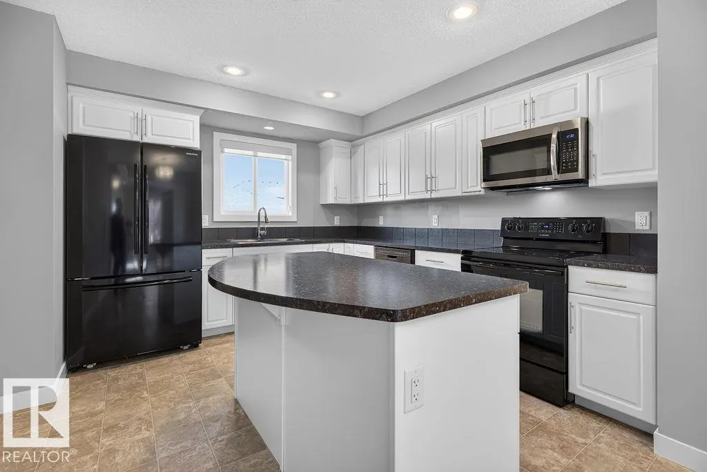 12 MEADOWLAND CR