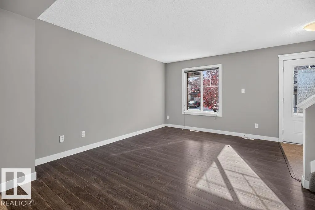 12 MEADOWLAND CR