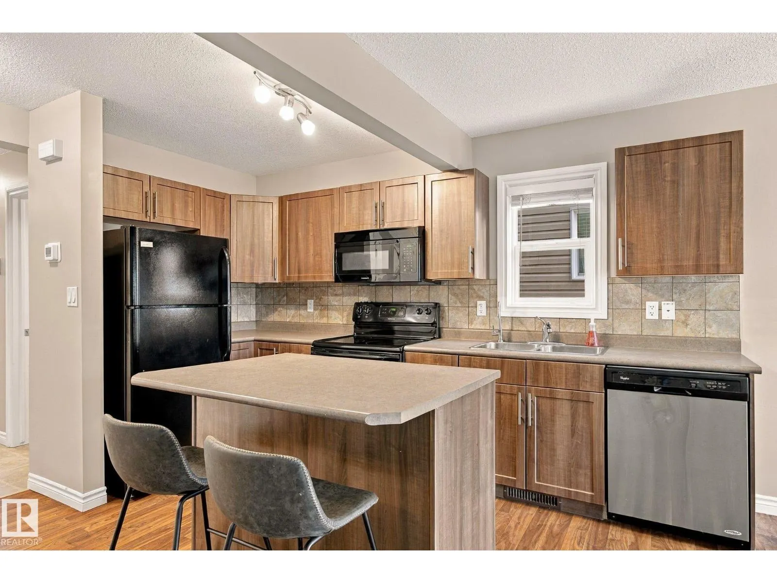 #27 85 SPRUCE VILLAGE DR