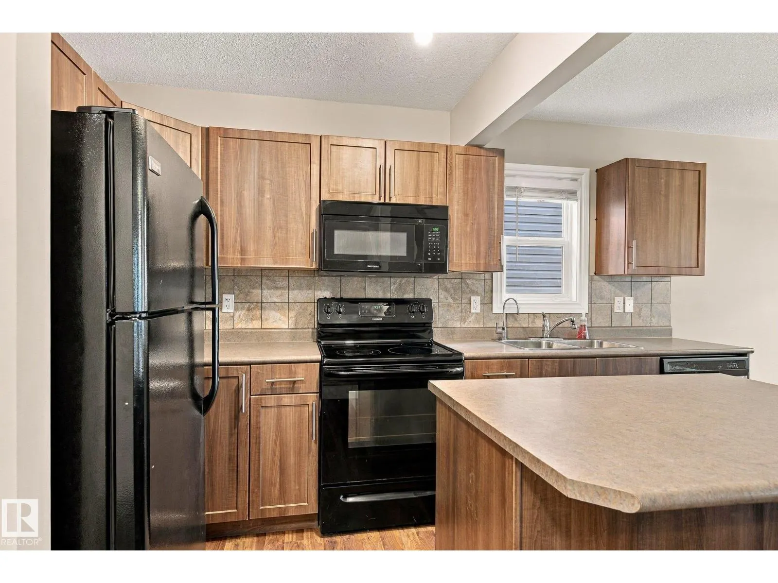 #27 85 SPRUCE VILLAGE DR