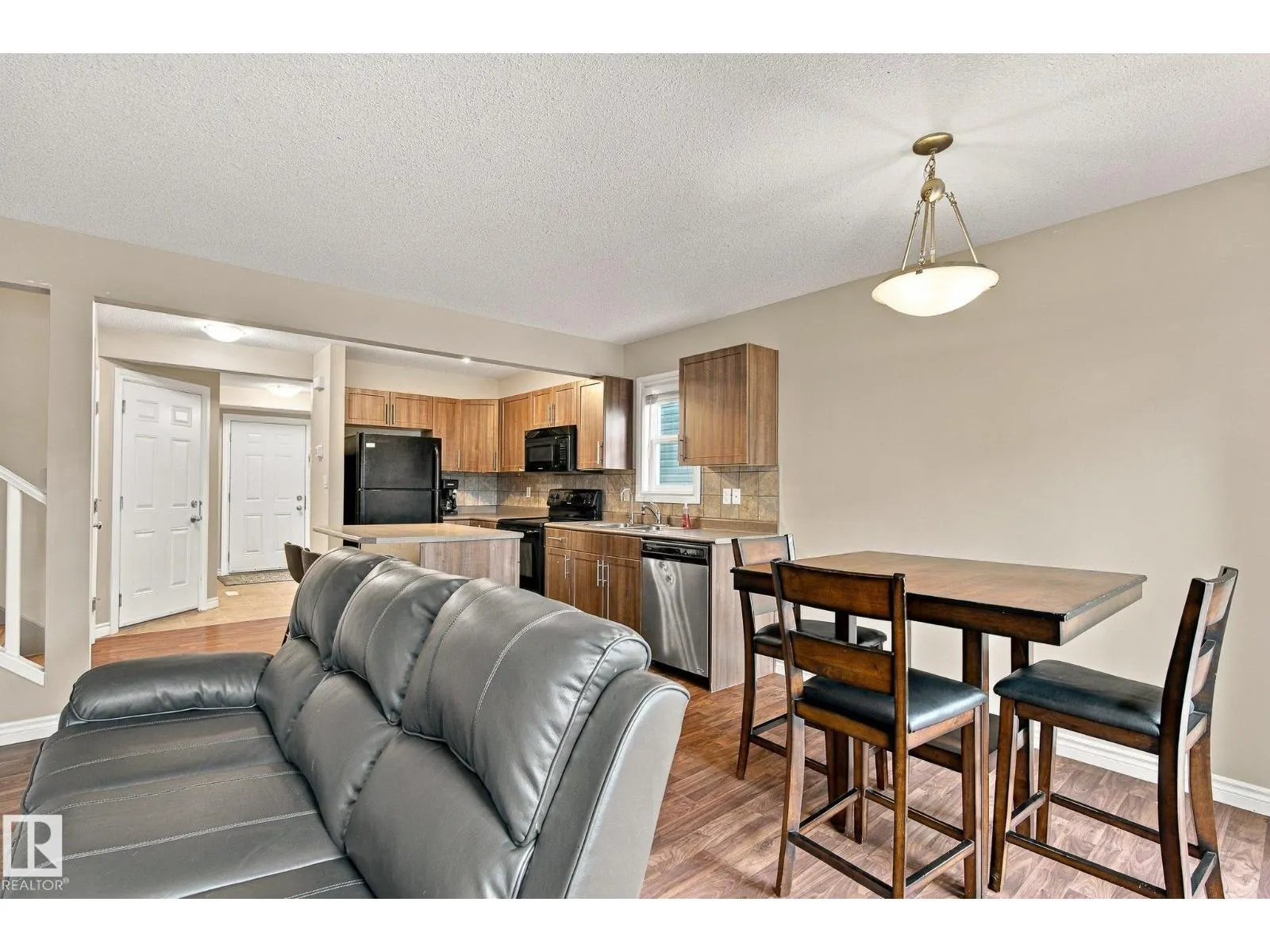 #27 85 SPRUCE VILLAGE DR