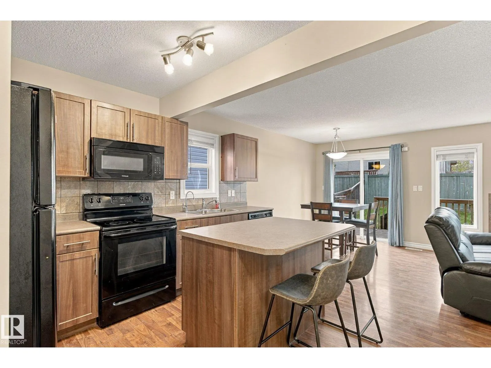 #27 85 SPRUCE VILLAGE DR