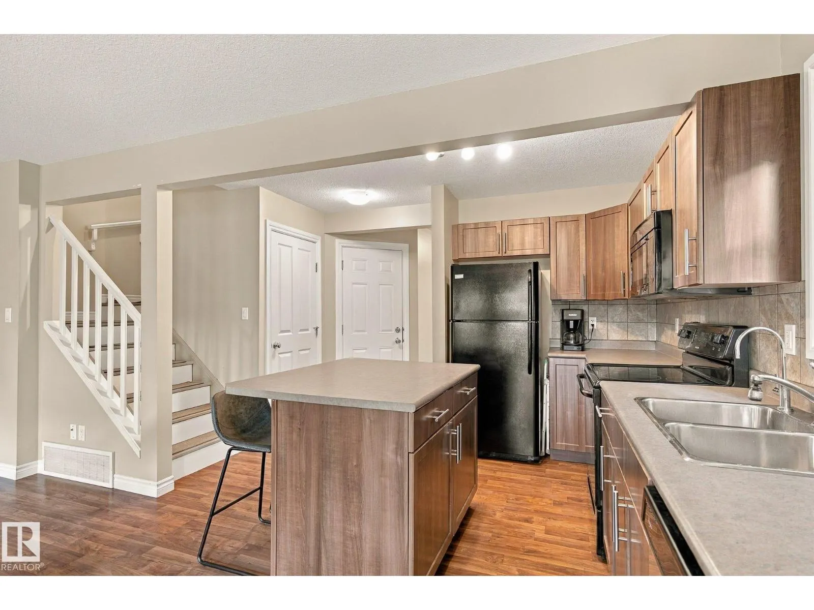 #27 85 SPRUCE VILLAGE DR