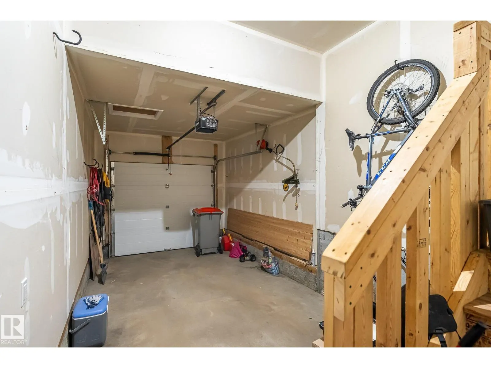 #27 85 SPRUCE VILLAGE DR