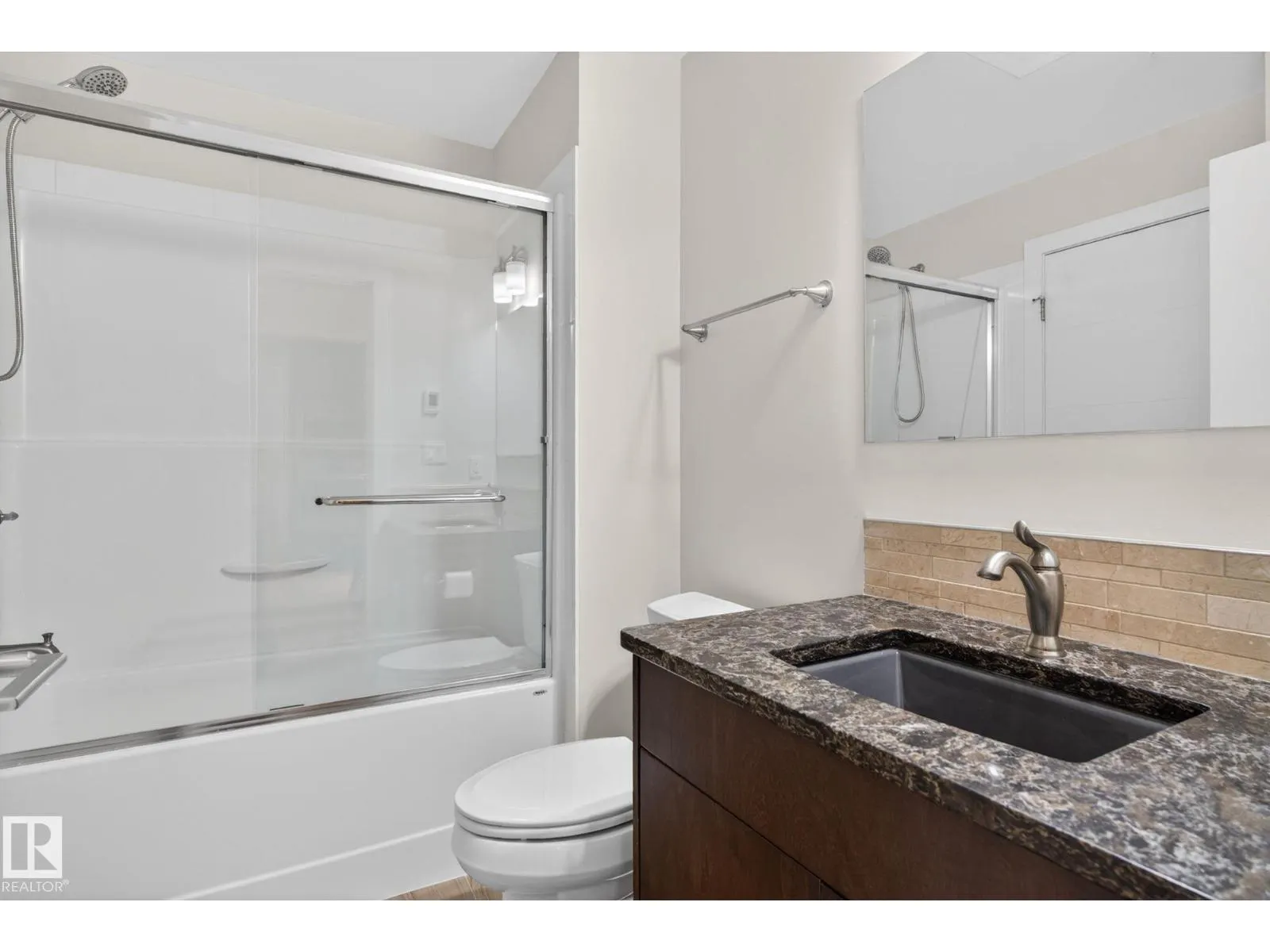 #514 200 BELLEROSE DR