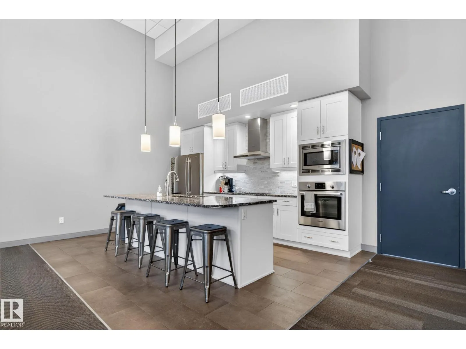 #514 200 BELLEROSE DR