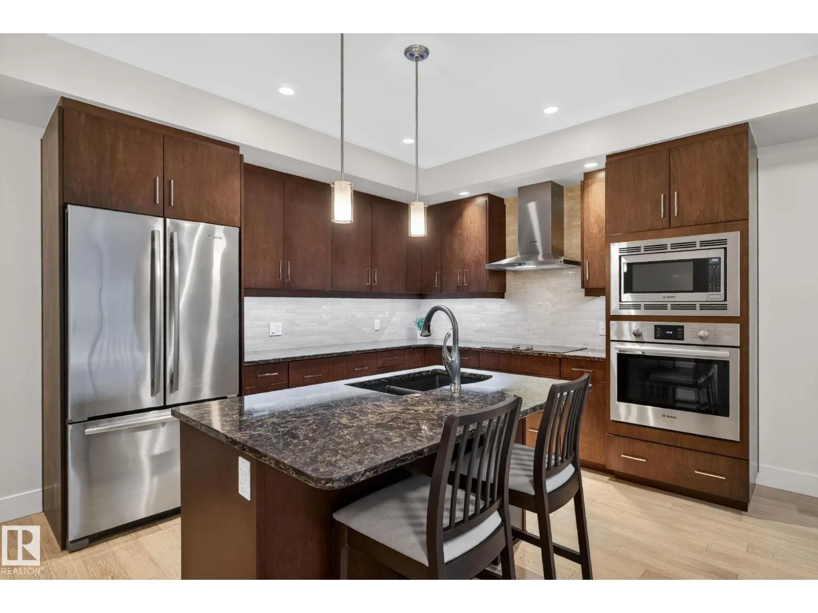 #514 200 BELLEROSE DR