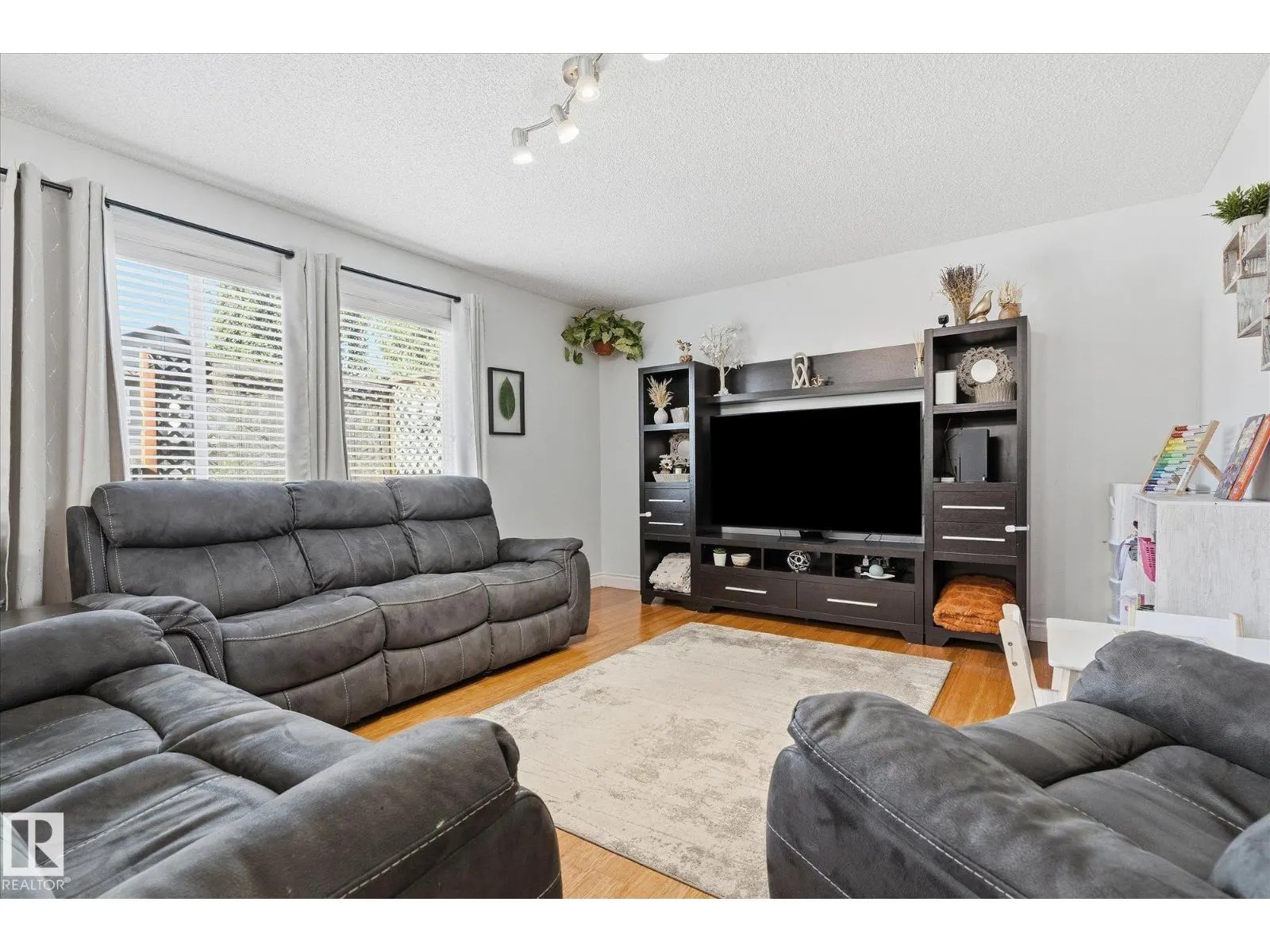 70 GREENFIELD WY