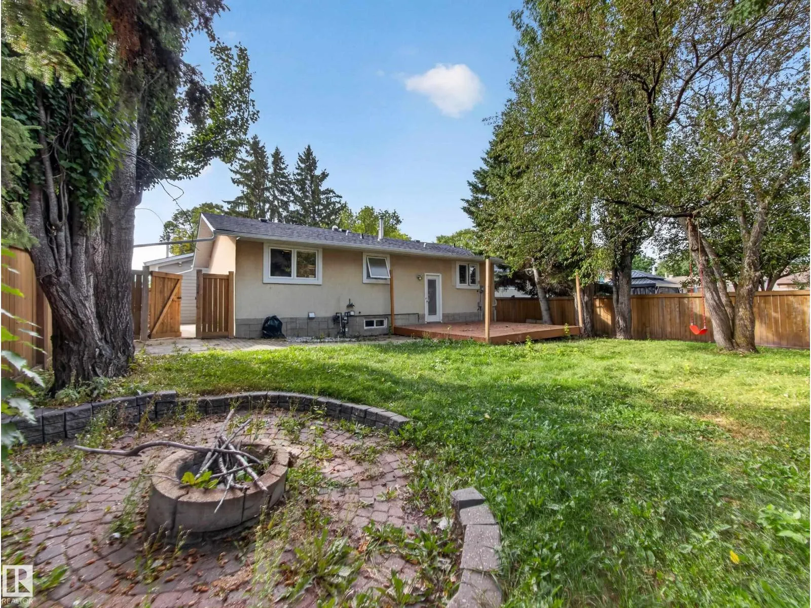 16 GREENWOOD WY