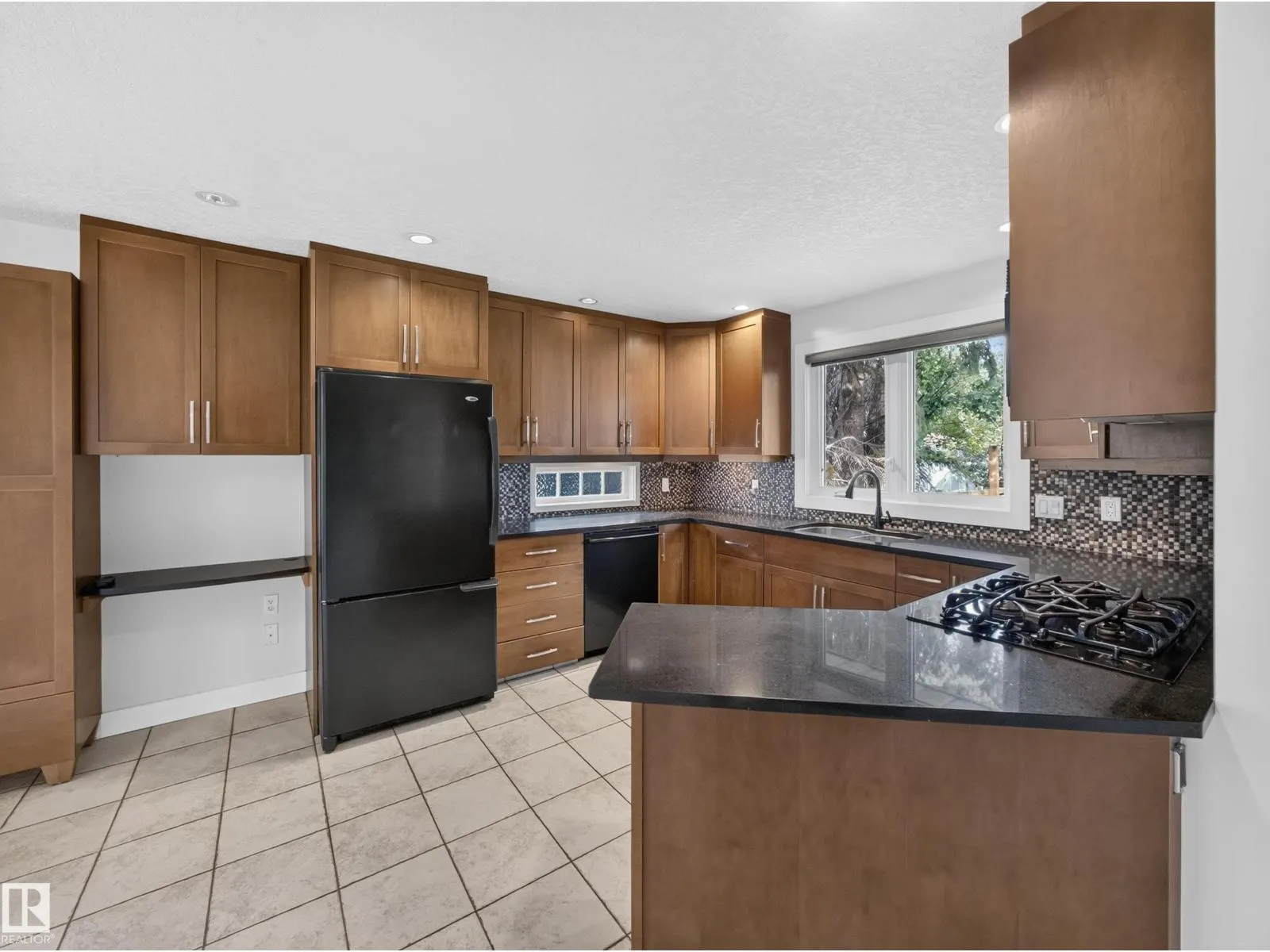 16 GREENWOOD WY