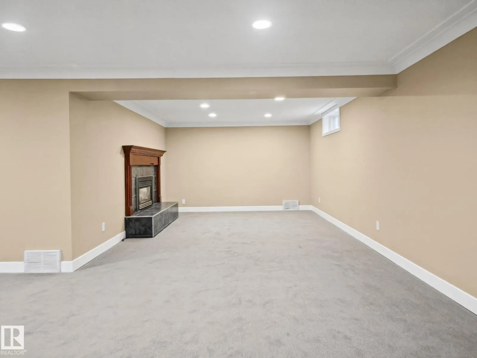 16 GREENWOOD WY