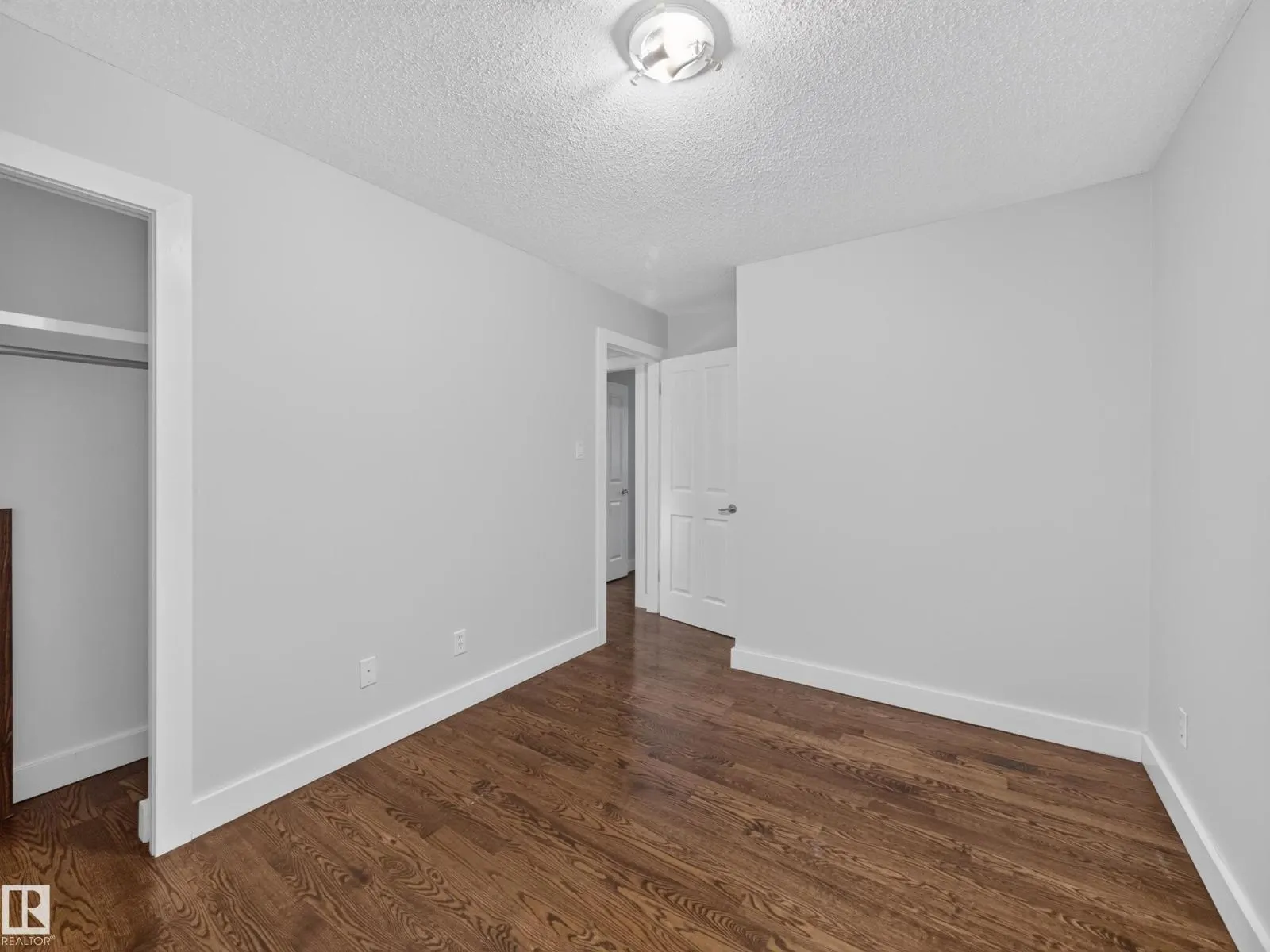 16 GREENWOOD WY