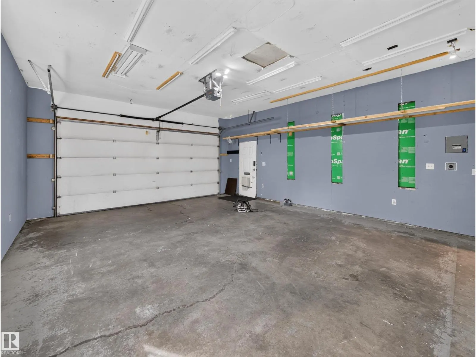 16 GREENWOOD WY