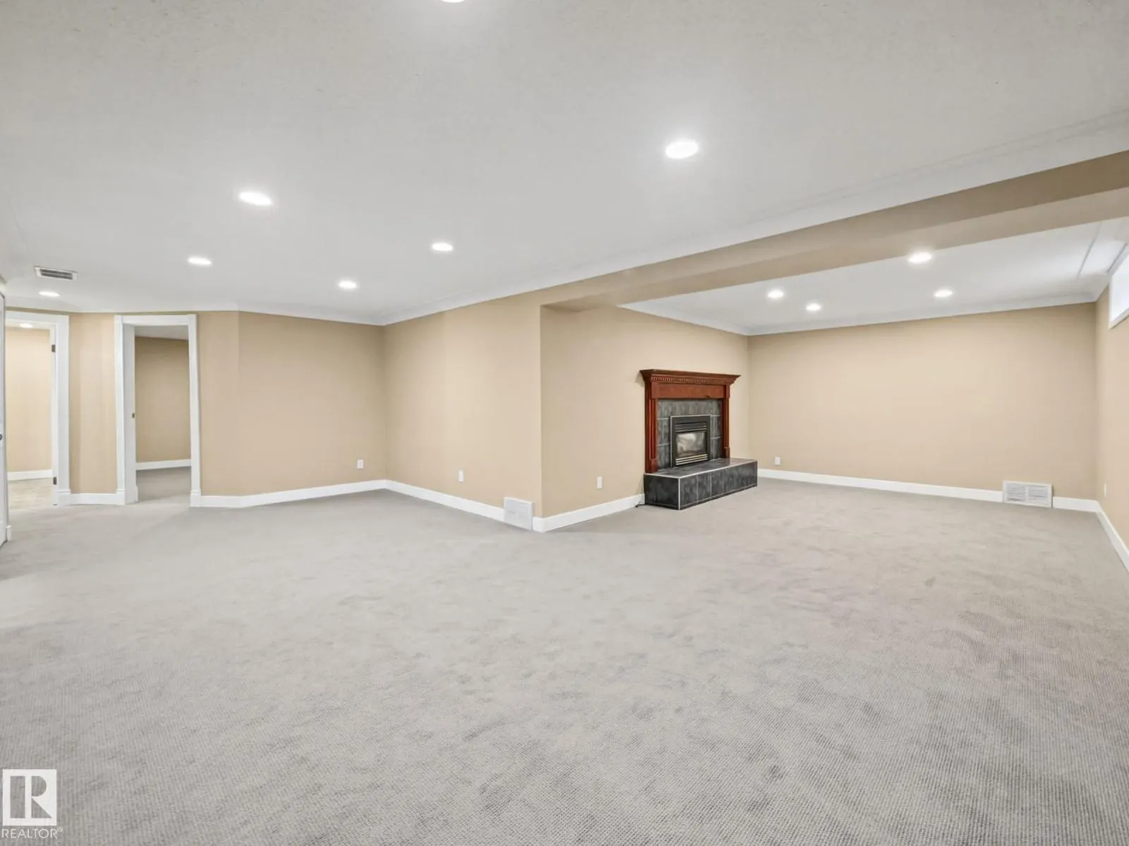 16 GREENWOOD WY