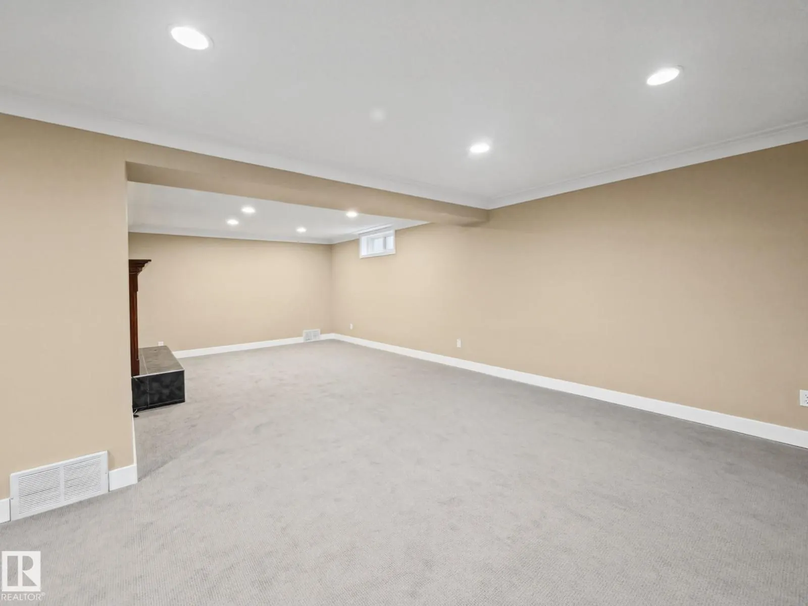 16 GREENWOOD WY