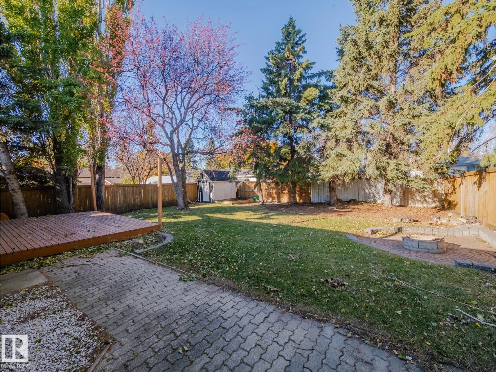 16 GREENWOOD WY