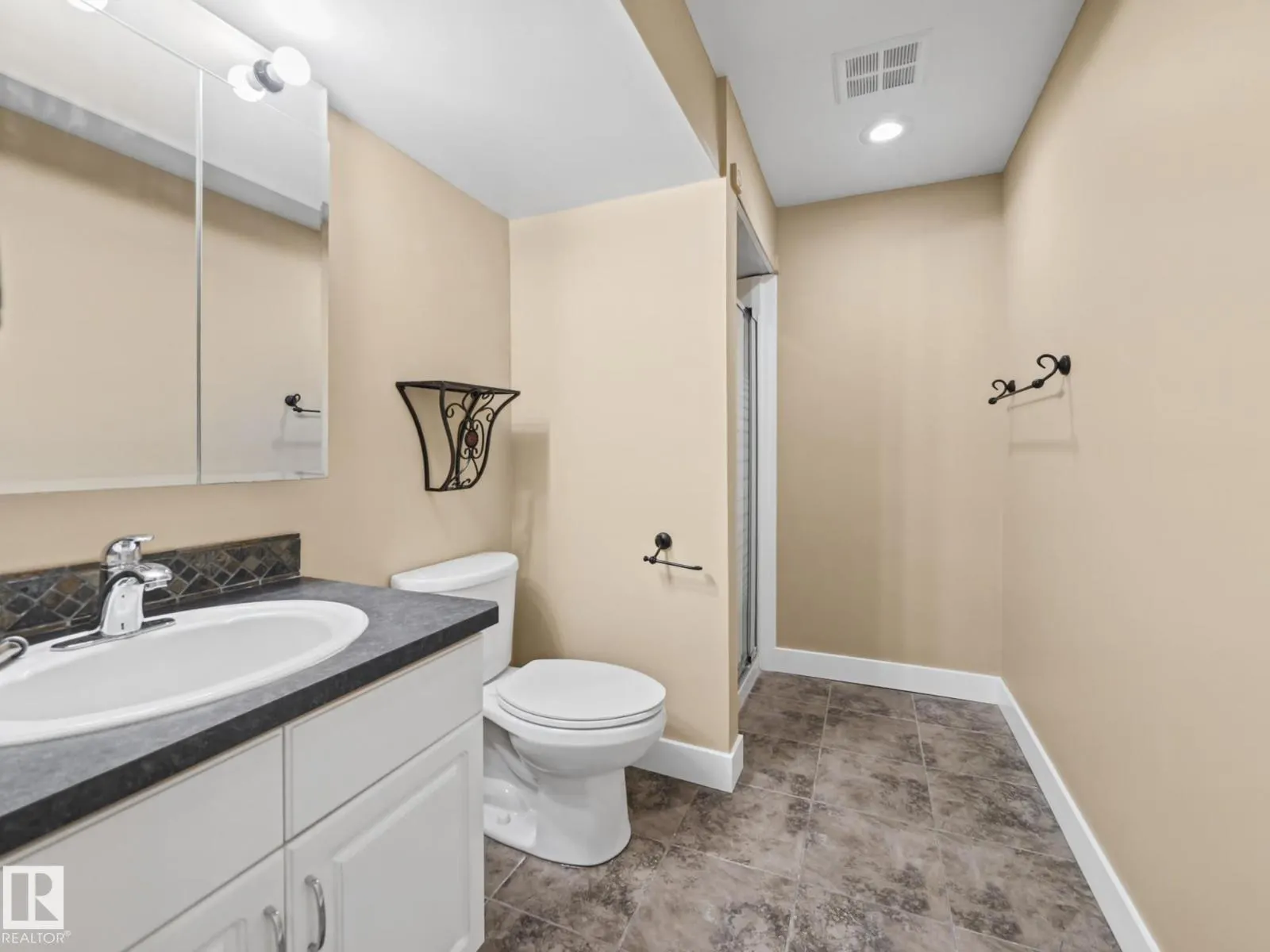 16 GREENWOOD WY