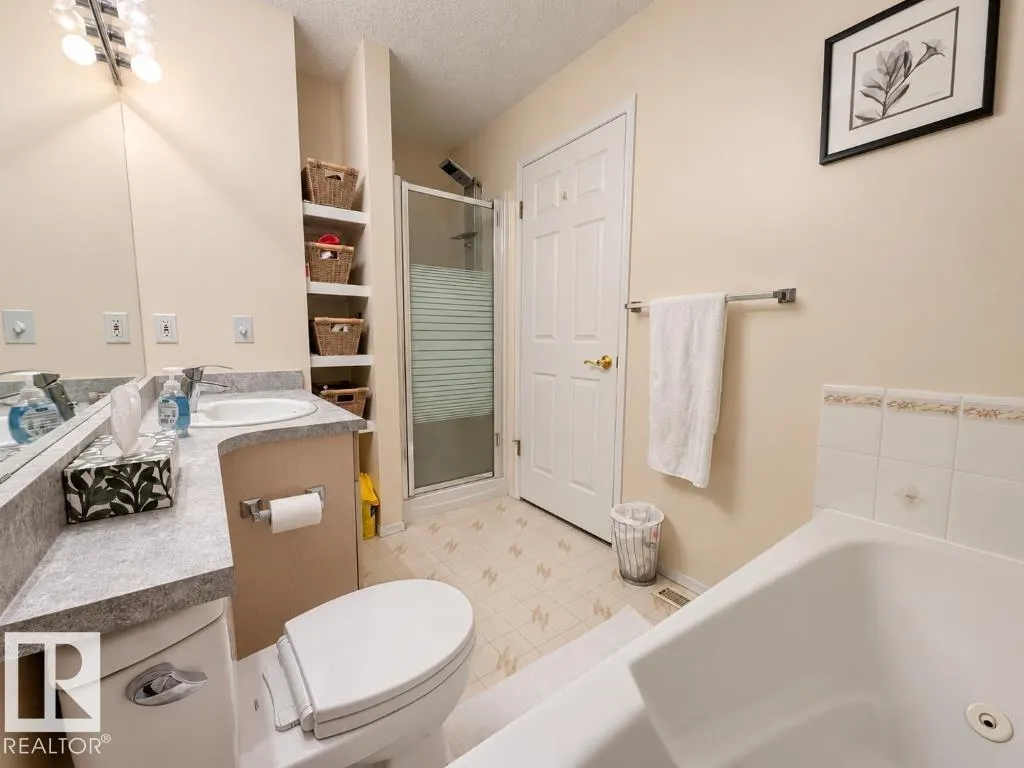 #25 20 DEERBOURNE DR