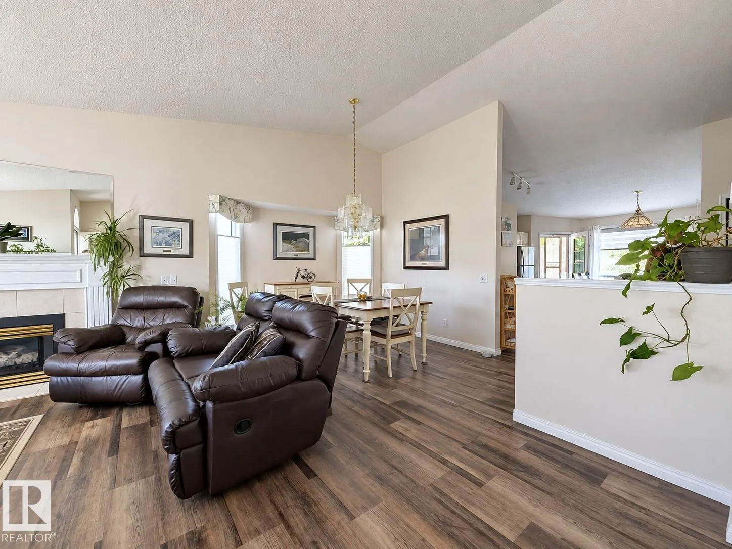 #25 20 DEERBOURNE DR
