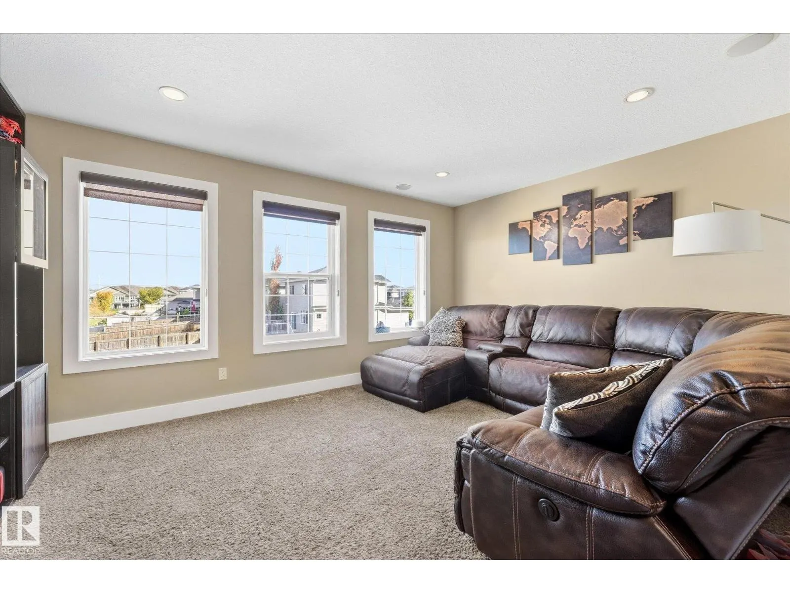 53 RIDGEVIEW CL