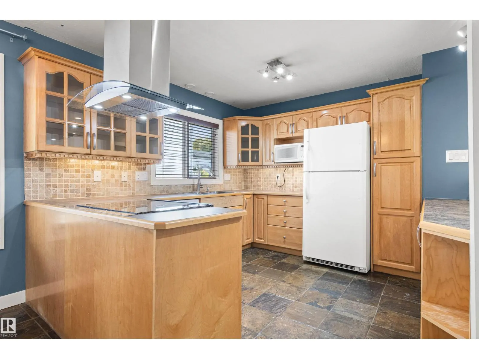 10753 79 AV NW
