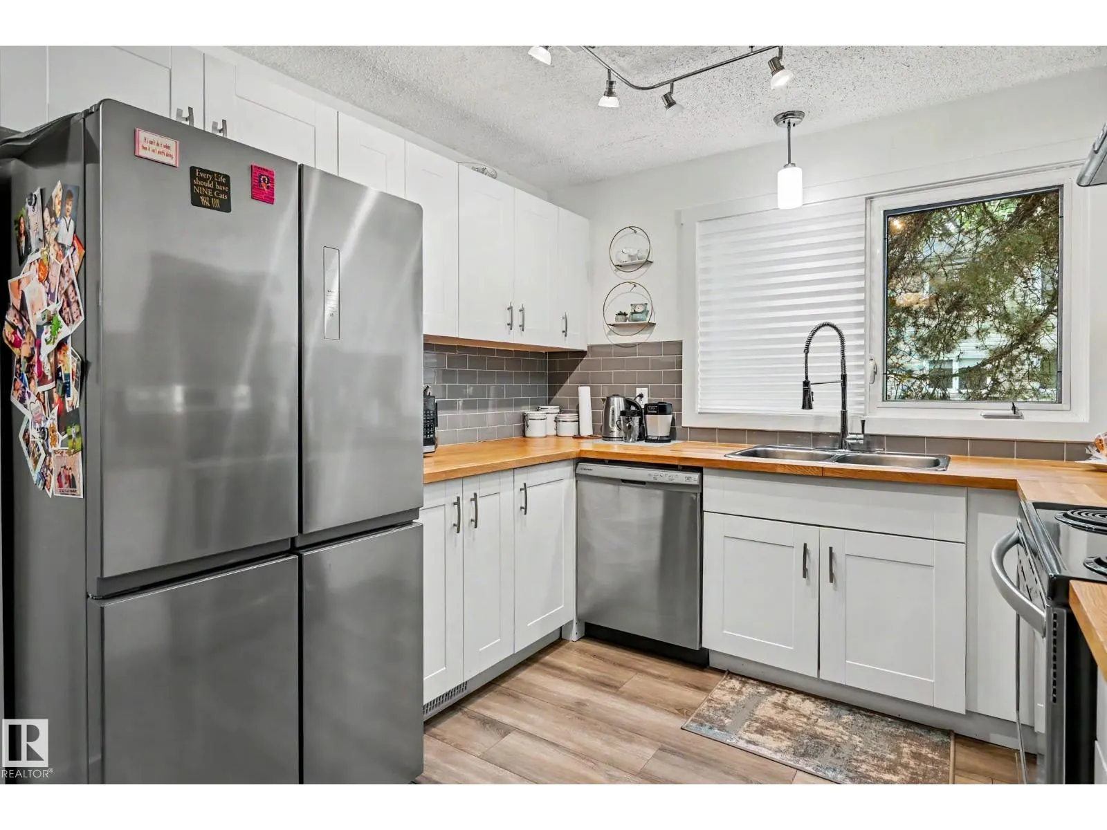 15 AKINSDALE GD