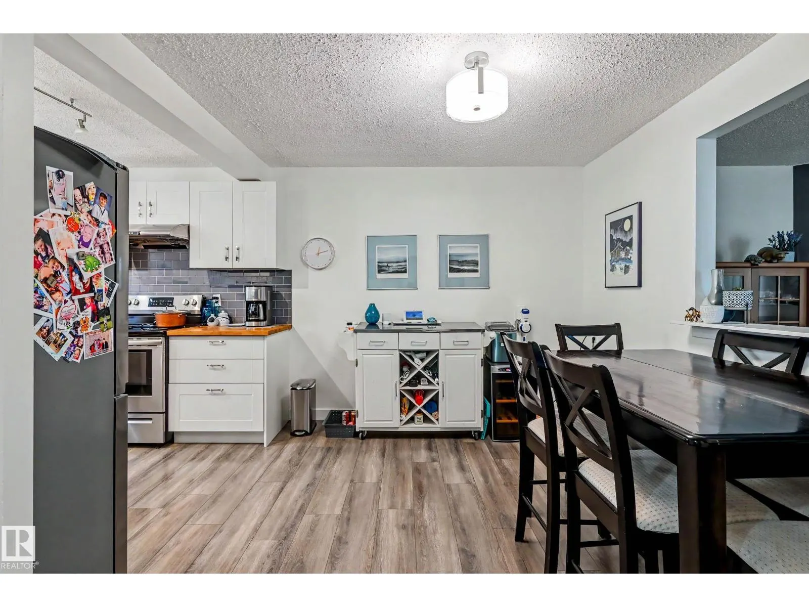 15 AKINSDALE GD