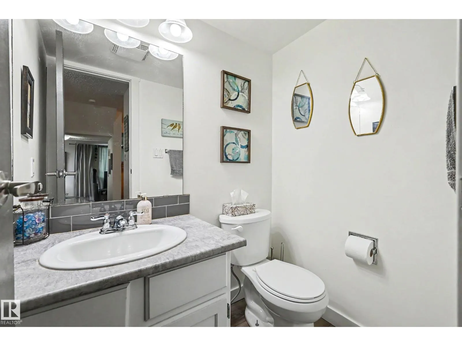 15 AKINSDALE GD