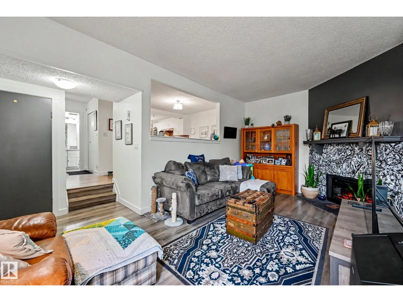 15 AKINSDALE GD