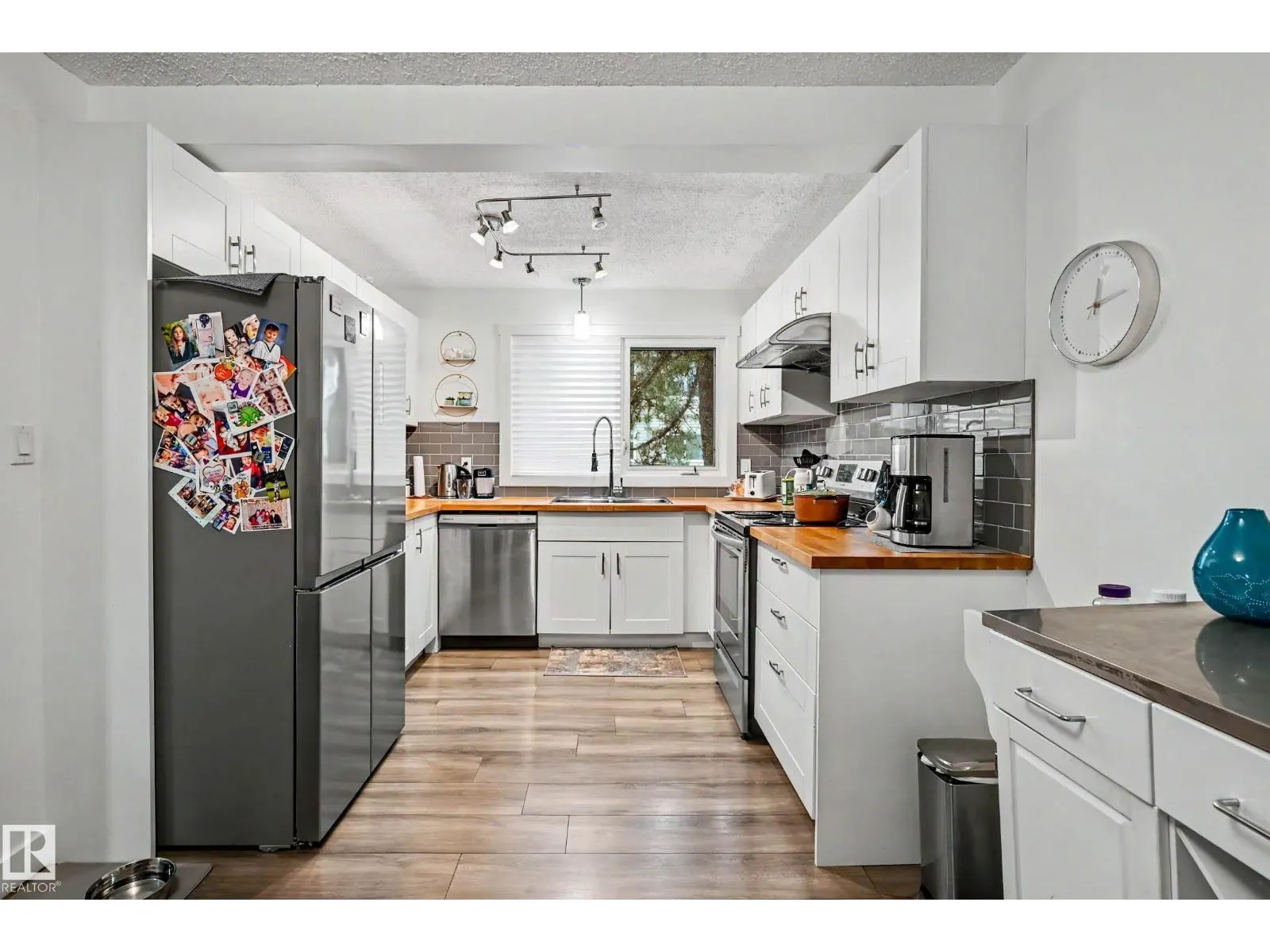 15 AKINSDALE GD