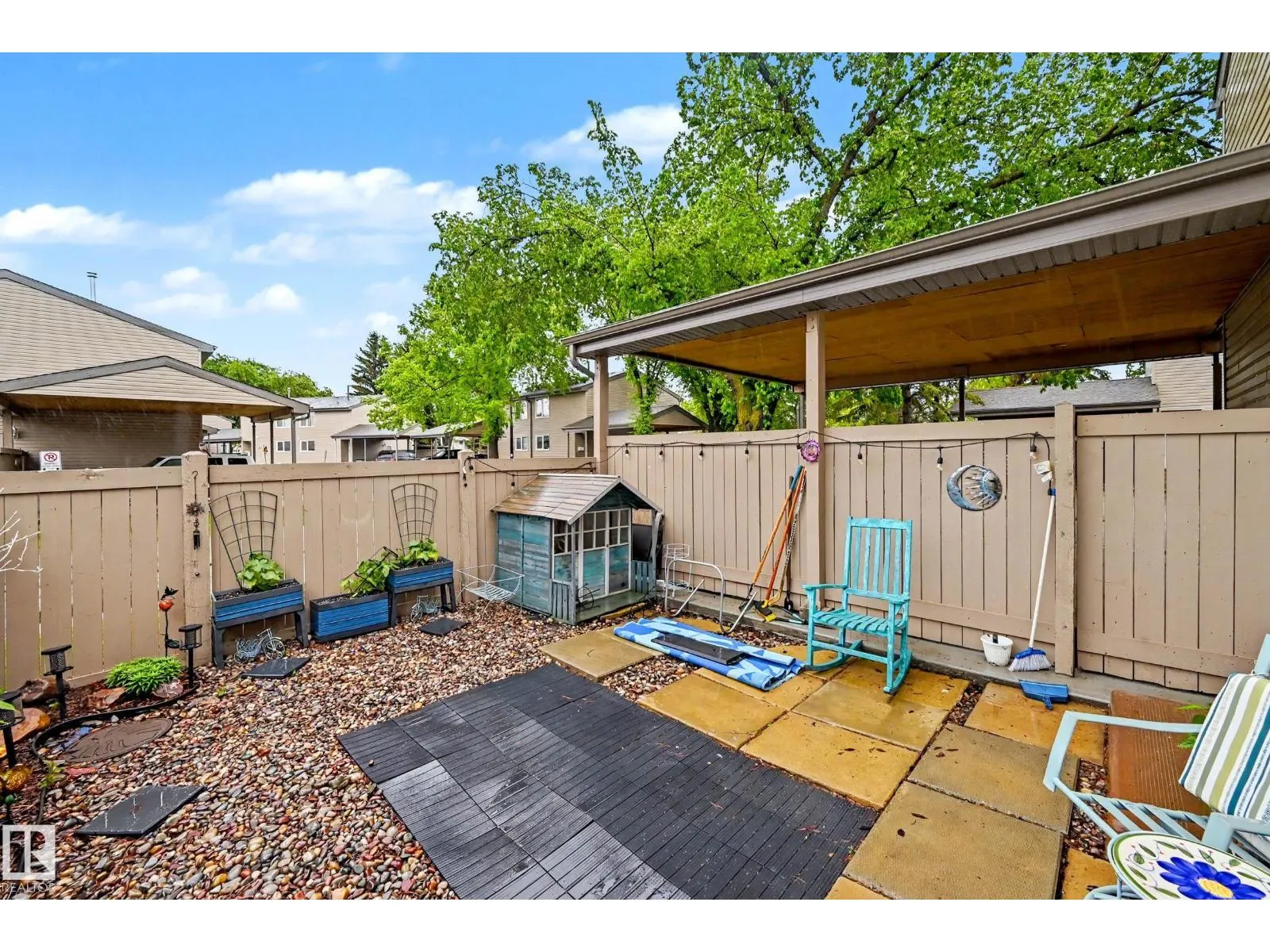15 AKINSDALE GD