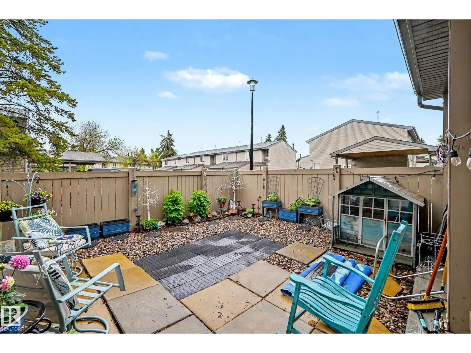 15 AKINSDALE GD