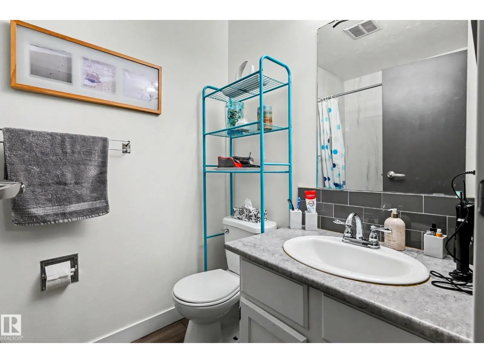 15 AKINSDALE GD