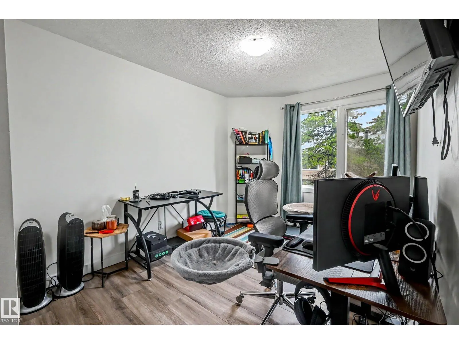 15 AKINSDALE GD