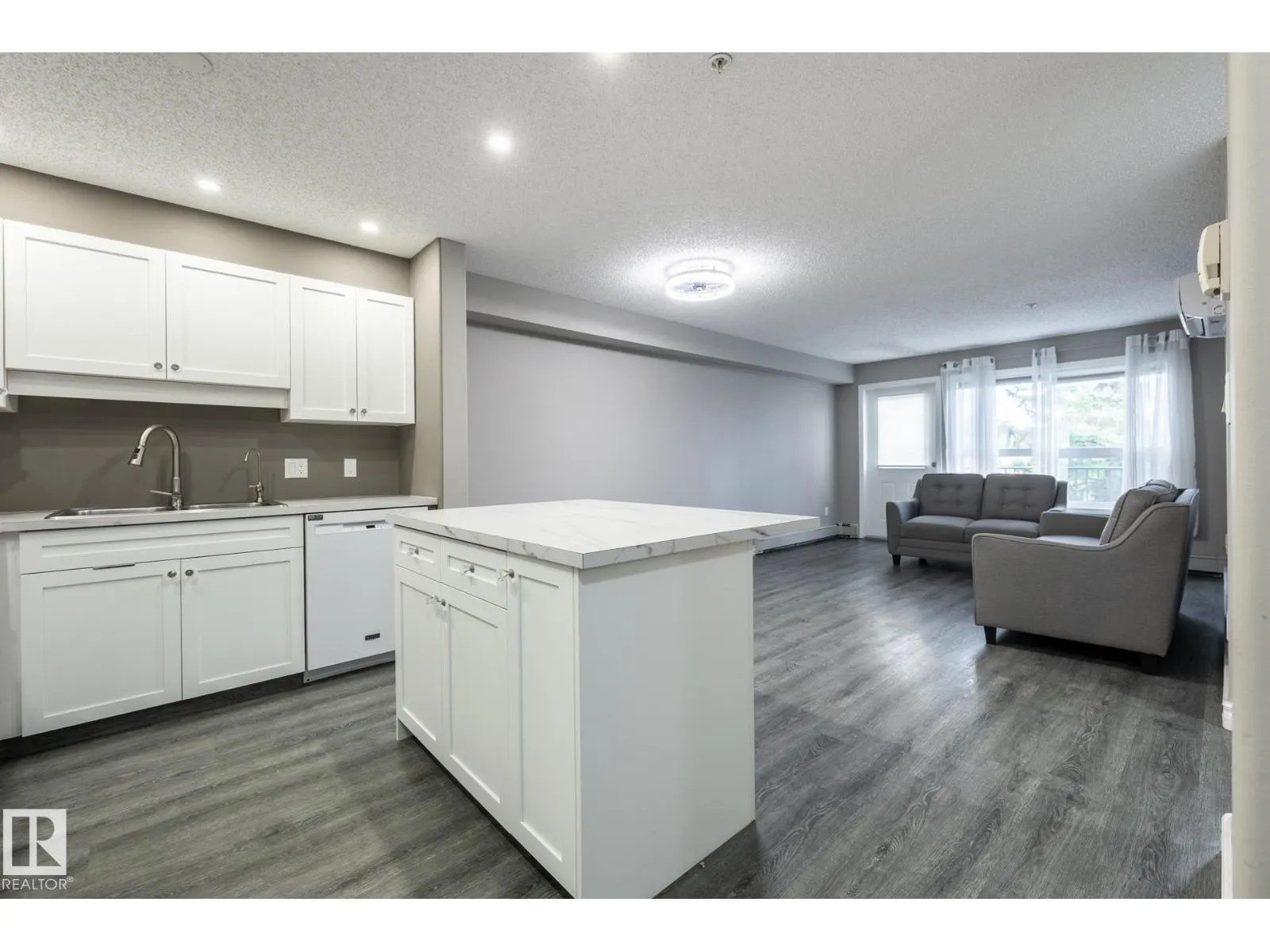 #310 13635 34 ST NW