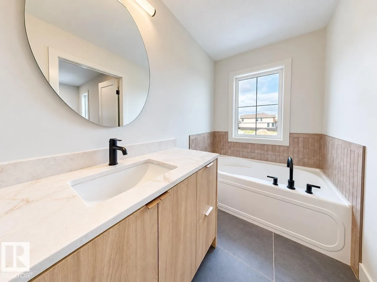 2216 Crossbill Link NW