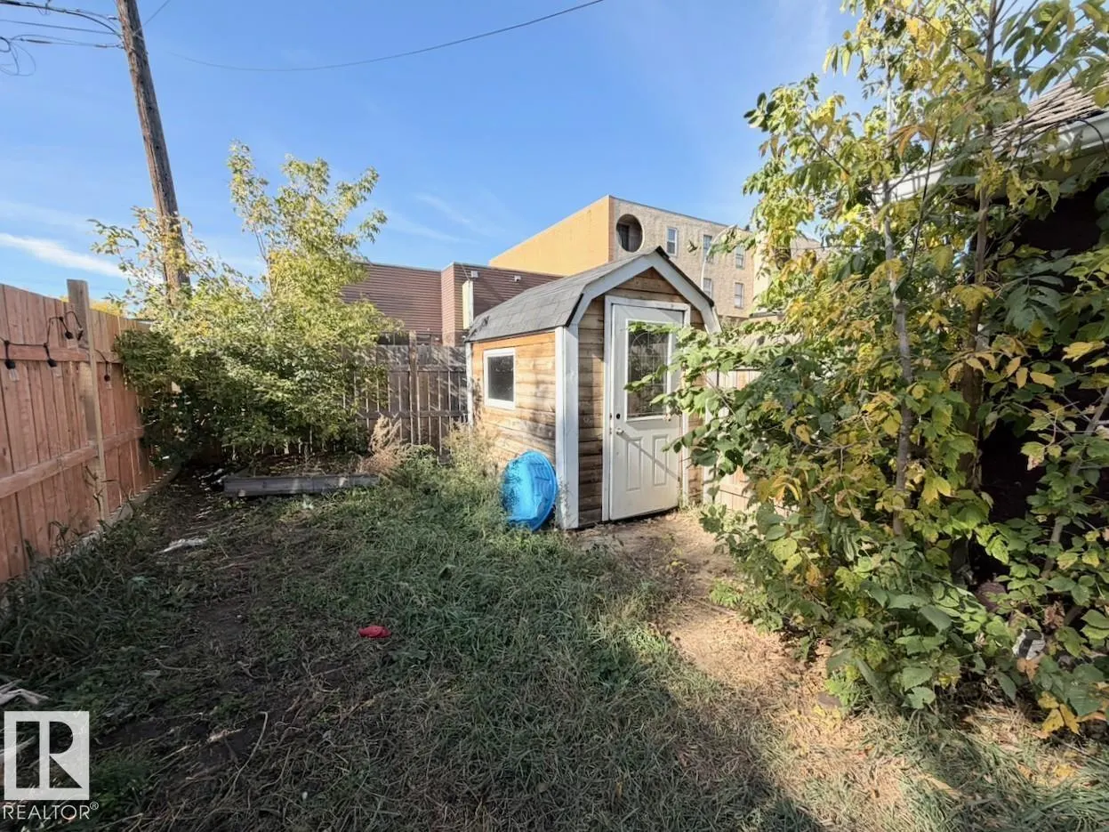 12026 77 ST NW