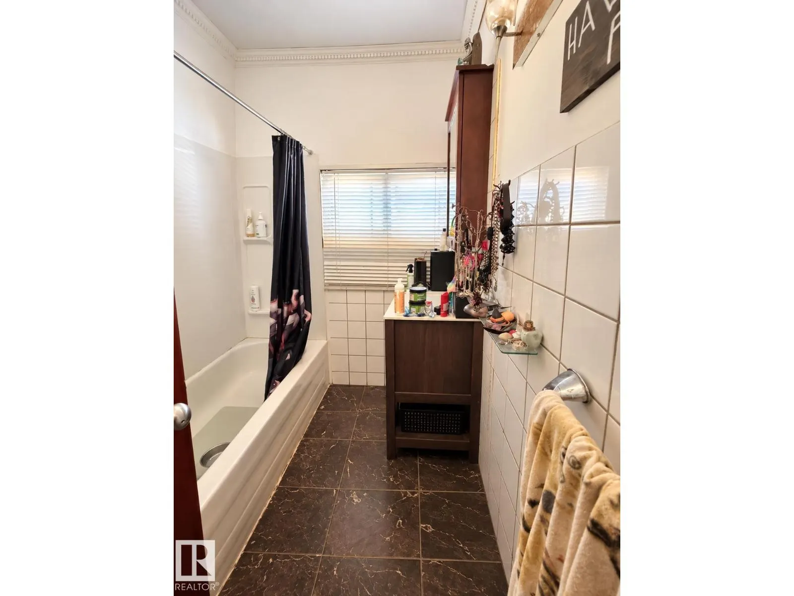 12026 77 ST NW