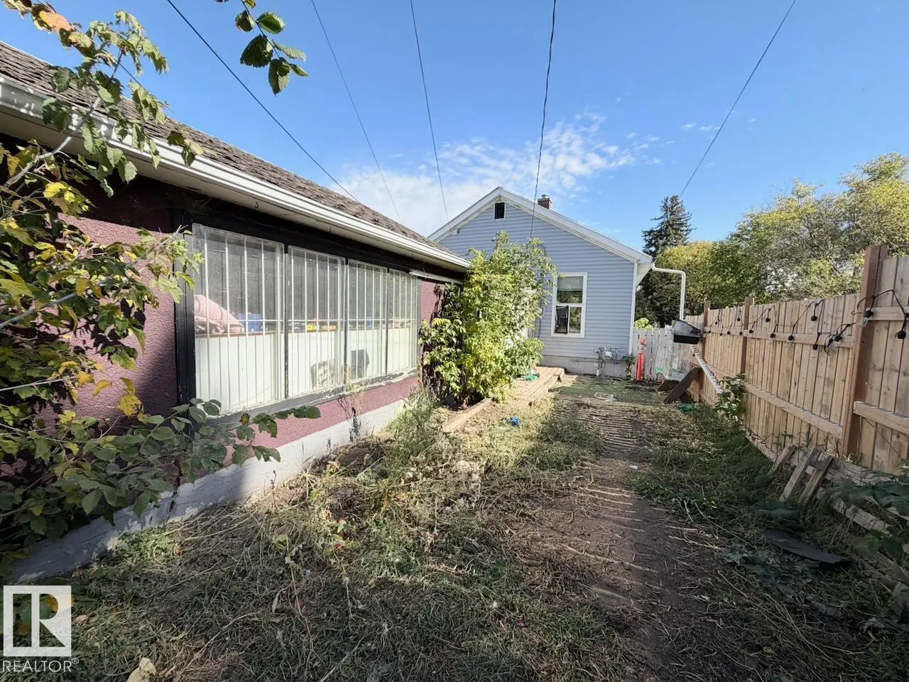 12026 77 ST NW