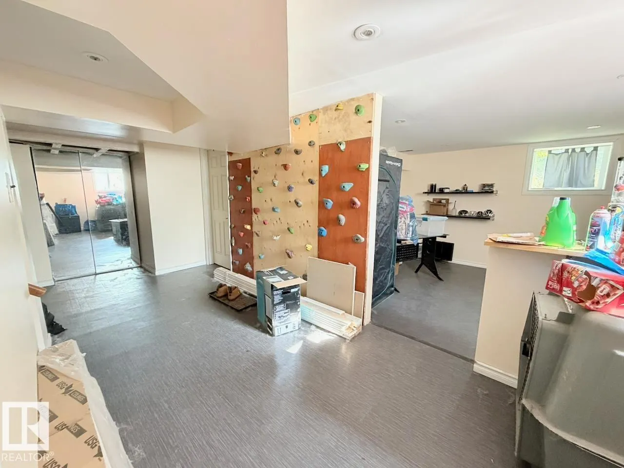 12026 77 ST NW