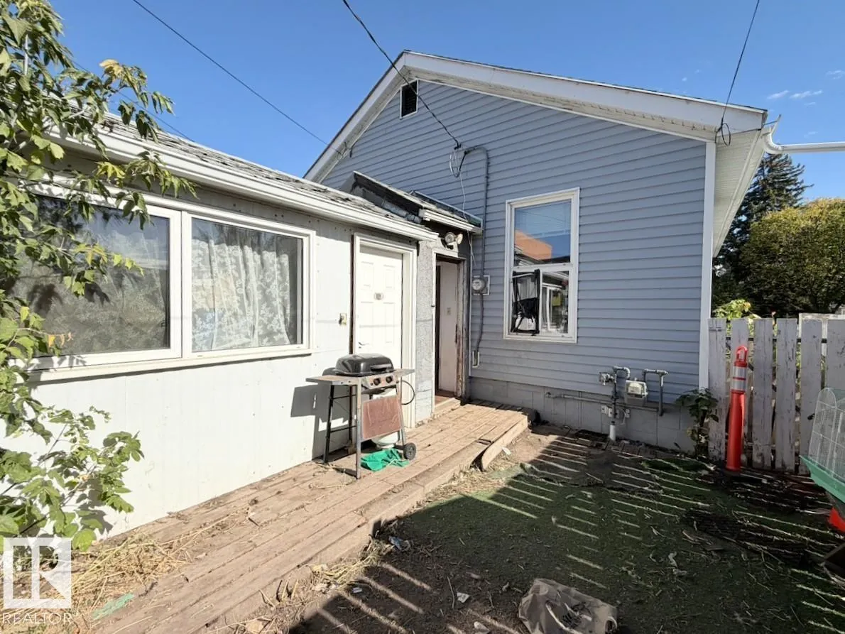 12026 77 ST NW