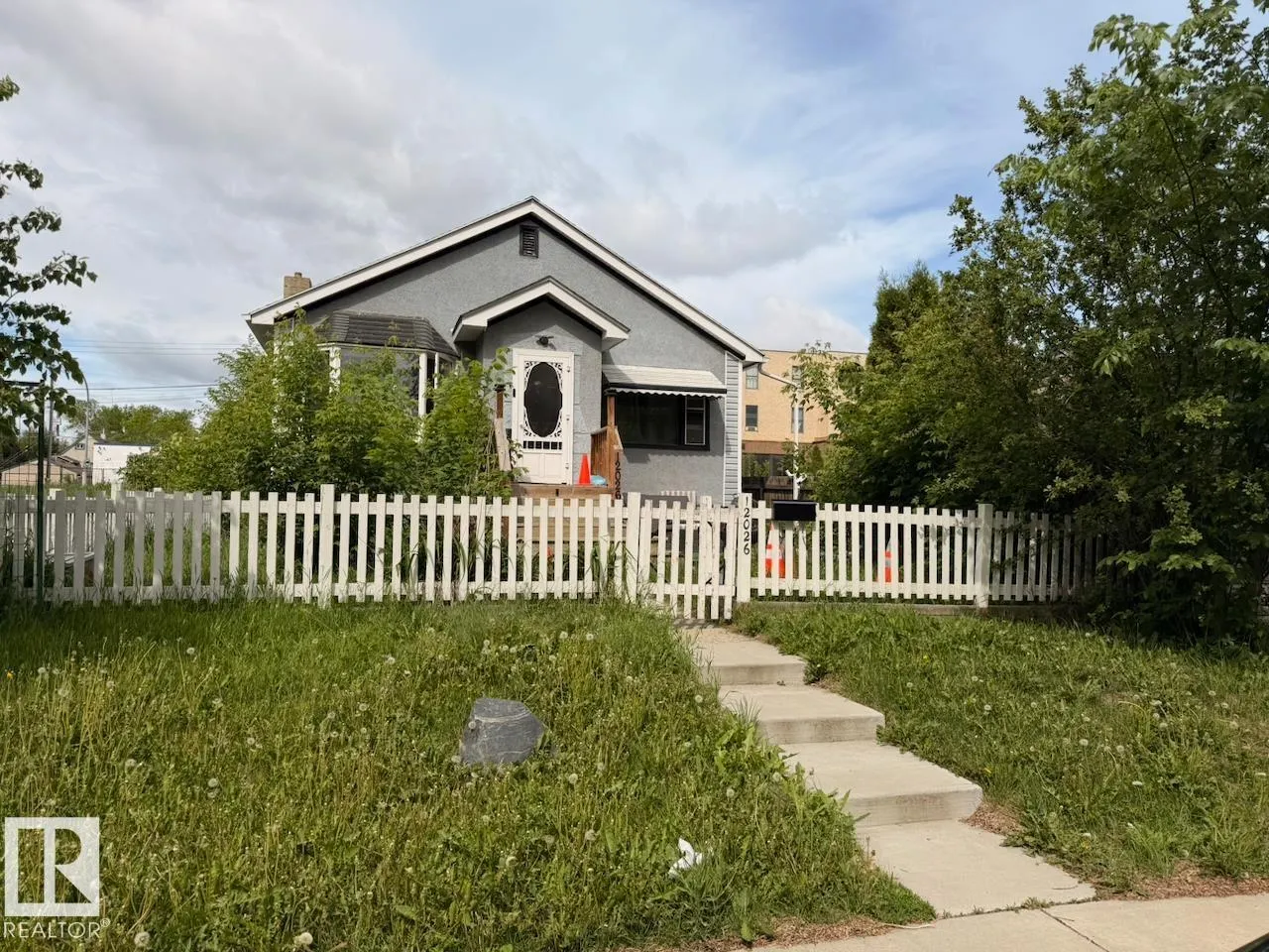 12026 77 ST NW