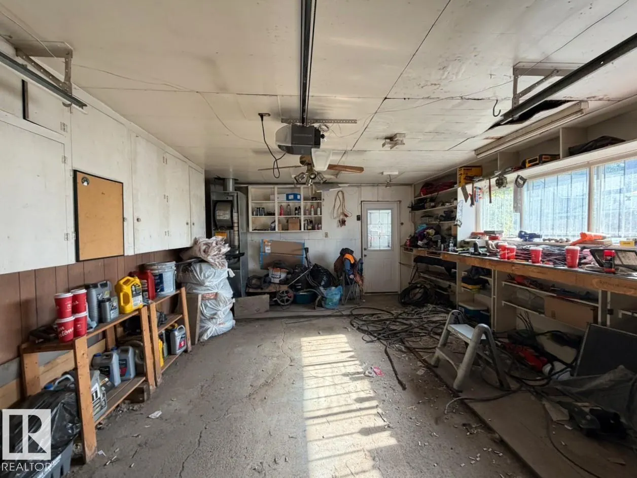 12026 77 ST NW