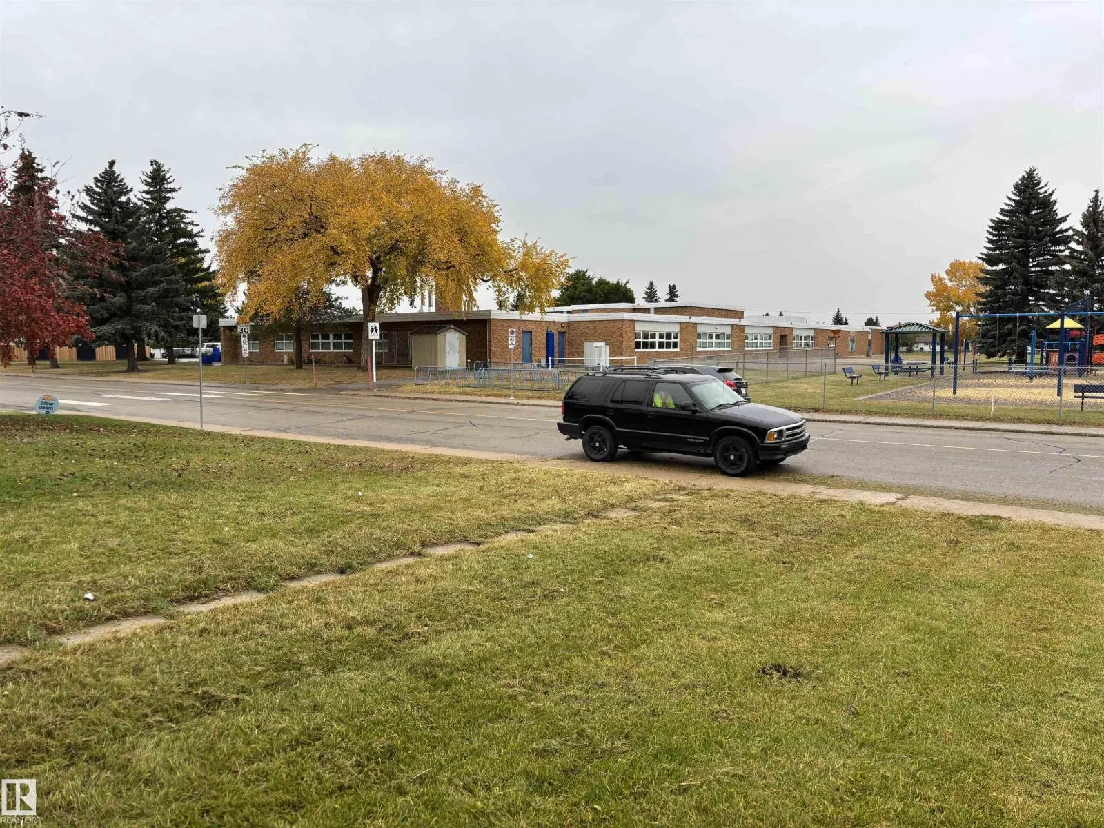 7623 130 AV NW