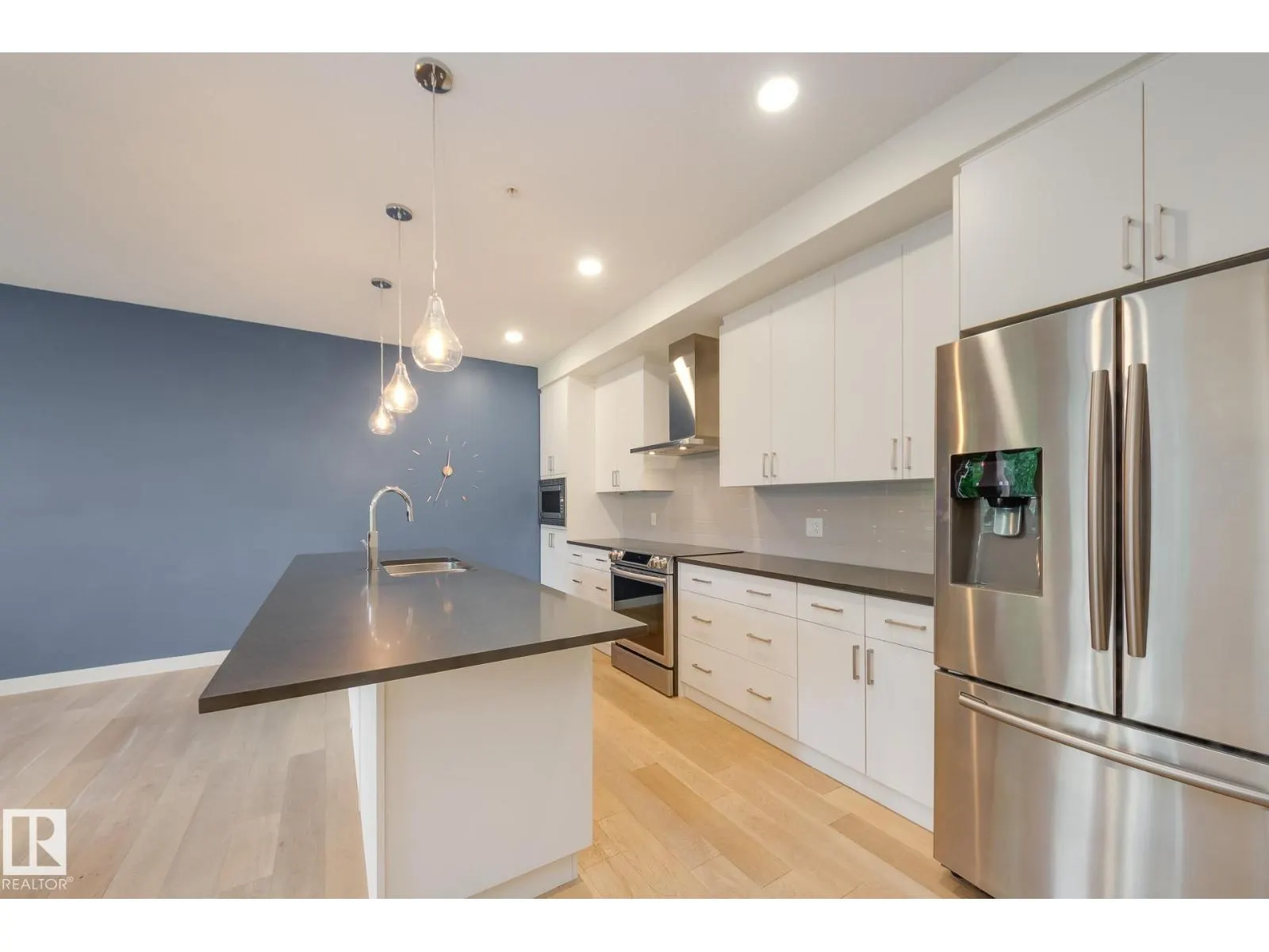 #102 10606 84 AV NW