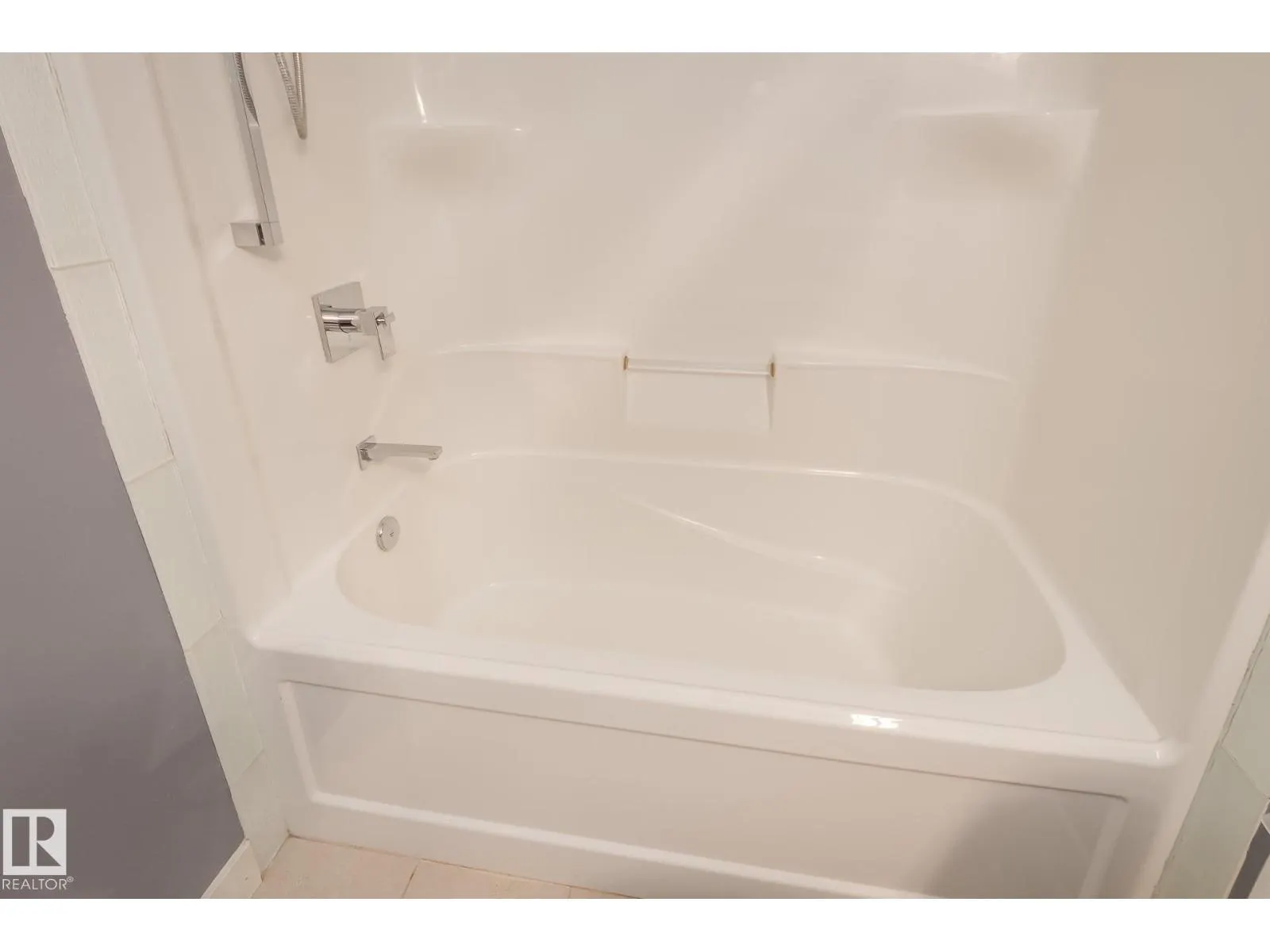 #102 10606 84 AV NW