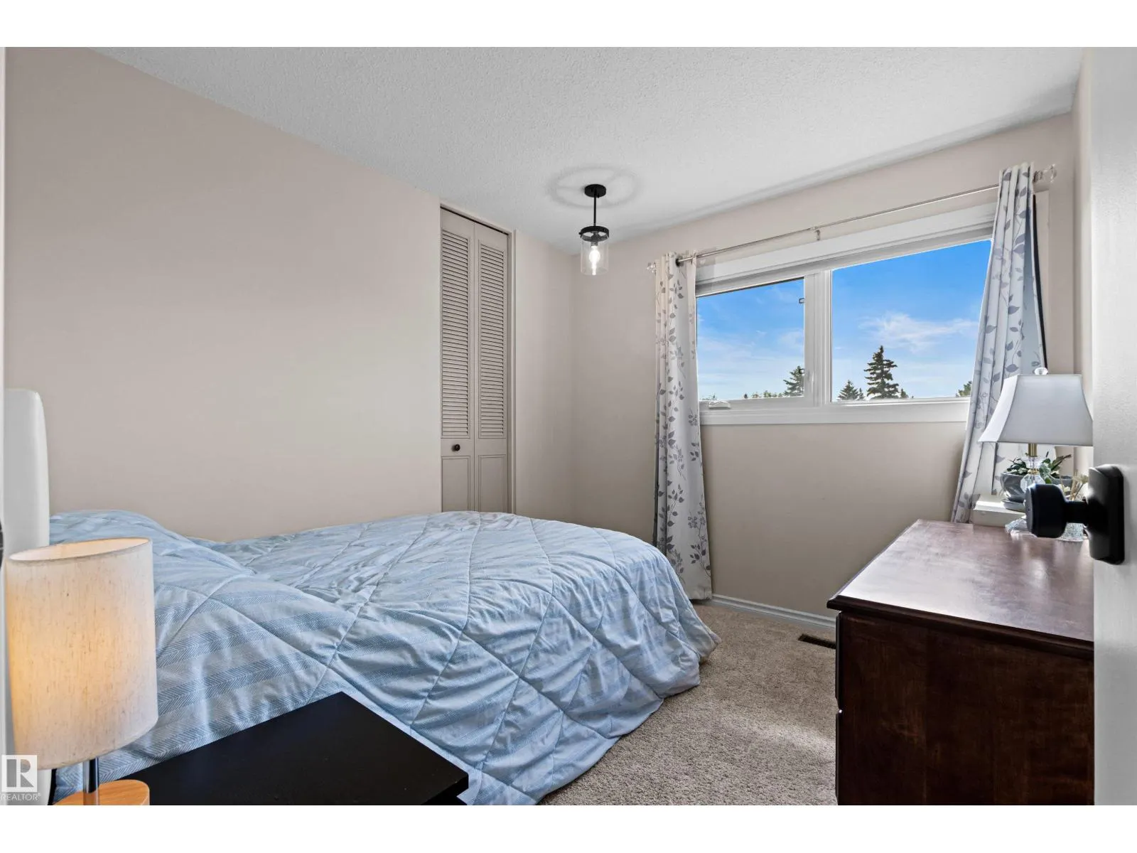 11118 23A AV NW
